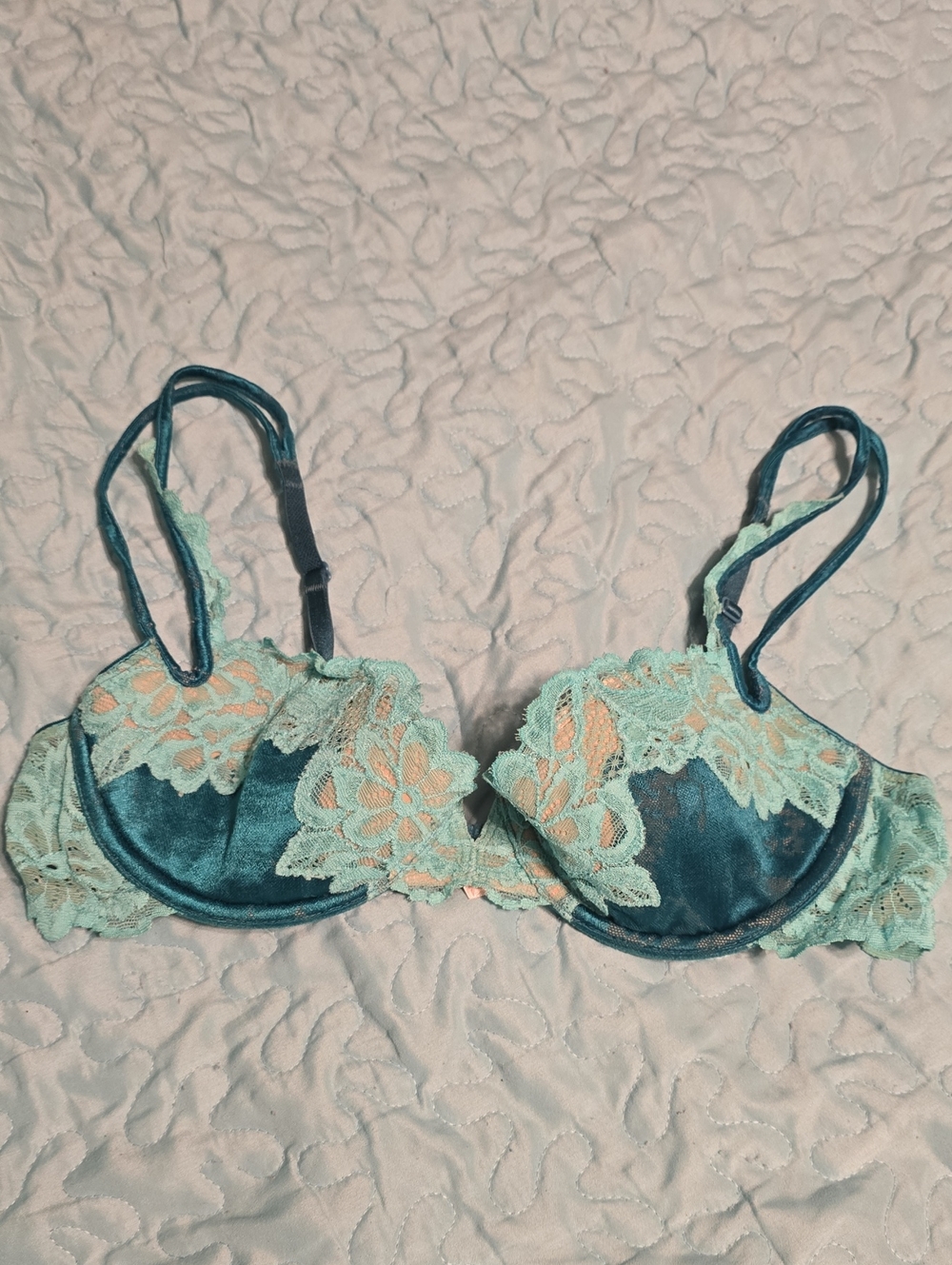 Victoria's Secret Y2K Teal and Mint Lace Underwire Bra